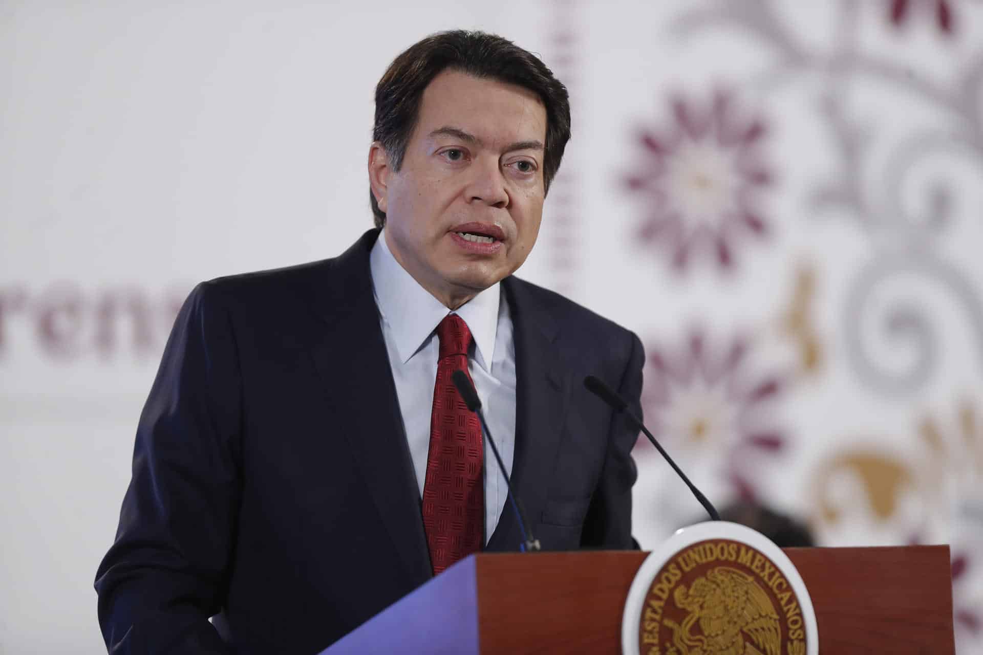 El secretario de Educación Mario Delgado, habla este miércoles durante una rueda de la presidenta de México Claudia Sheinbaum, en Palacio Nacional de la Ciudad de México. EFE/ Isaac Esquivel