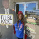 Fotografía del 28 de septiembre de 2024 de la mexicana Betty Rivas, posando junto a los carteles a favor del expresidente republicano Donald Trump, uno con su imagen que dice 'I'll be back' (Volveré) y otro de su hamburguesa 'MAGA Burguer', bautizada con las siglas de la campaña de Trump 'Make America Great Again' (Hacer EEUU grande de nuevo), en la puerta de su restaurante Sammy's Mexican Grill, en Catalina, Arizona (Estados Unidos). EFE/ Ana Milena Varón