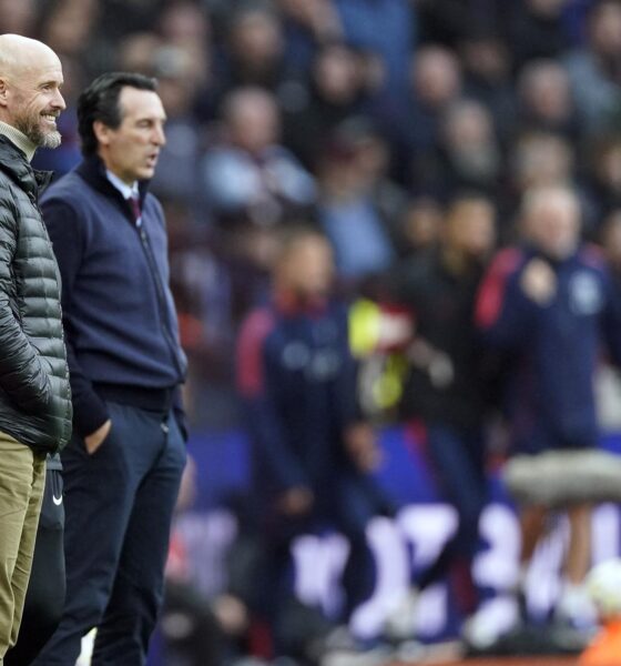 El entrenador Erik ten Hag, del Manchester United, durante el partido de la Premier League que han jugado Aston Villa y Manchester United en Birmingham, Reino Unido. EFE/EPA/TIM KEETON