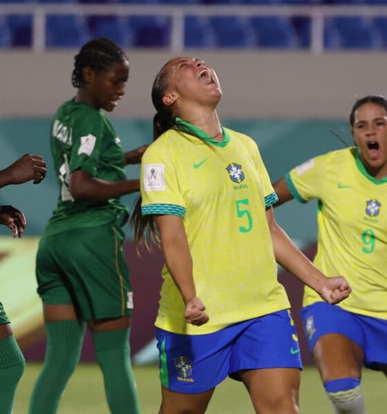 Jugadoras de Brasil celebran un gol ante Zambia. EFE/Orlando Barría