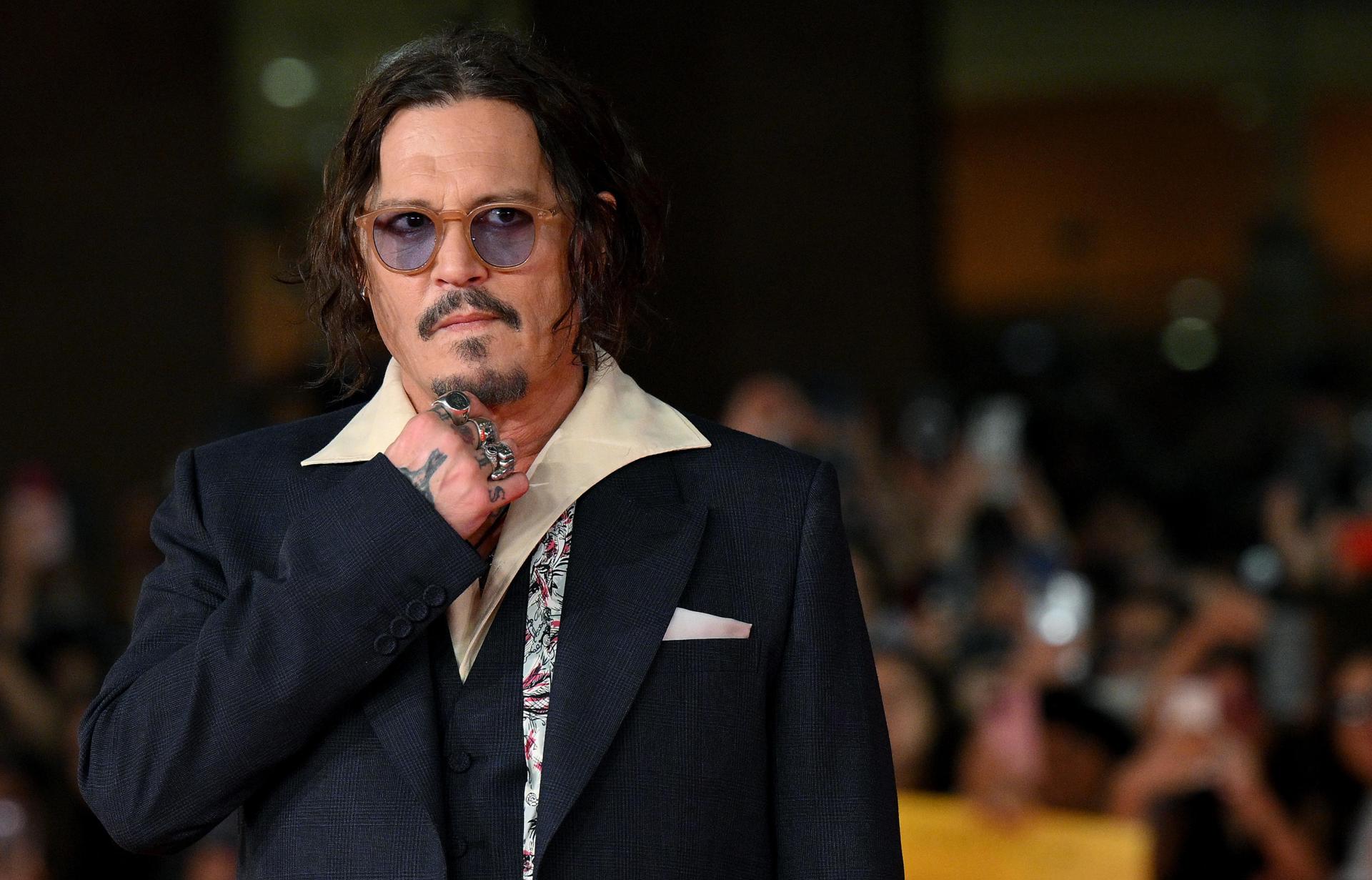 El actor y director estadounidense Johnny Depp llega a la proyección de la película 'Modi - Tres días en el ala de la locura (Modi - Tre giorni sulle ali della follia)' en el 19.º Festival Internacional de Cine de Roma, Italia, el 26 de octubre de 2024. La Festa del Cinema di Roma se celebra del 16 al 27 de octubre de 2024. (Cine, Cine, Italia, Roma) EFE/EPA/ETTORE FERRARI