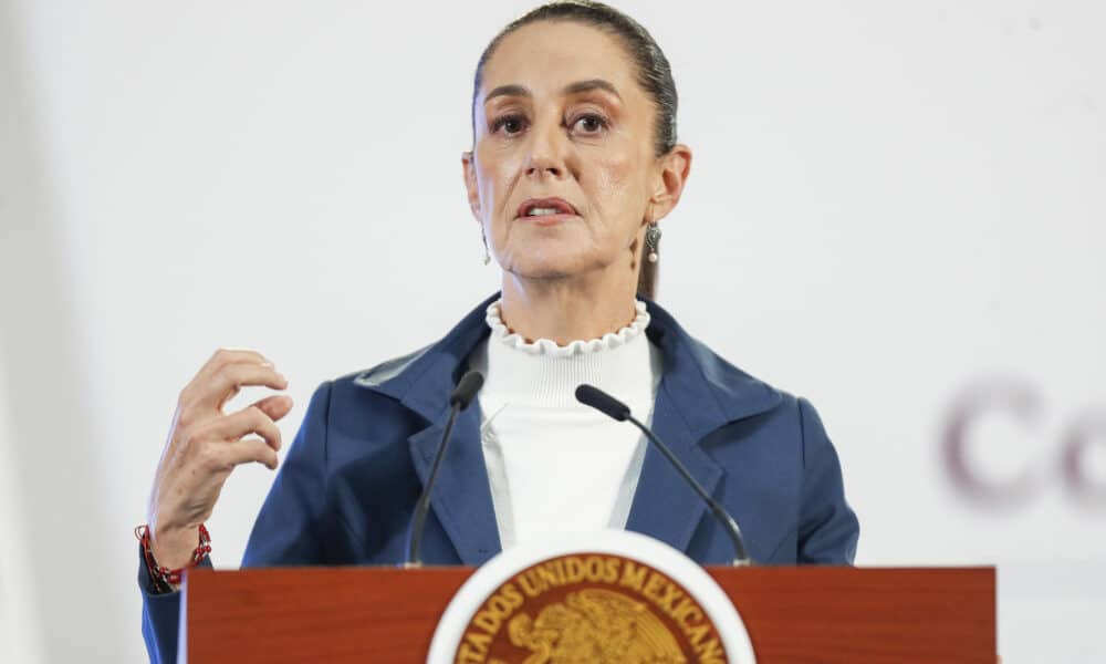 La presidenta de México, Claudia Sheinbaum, habla este jueves durante una rueda de prensa en Palacio Nacional, de la Ciudad de México (México). EFE/ Isaac Esquivel