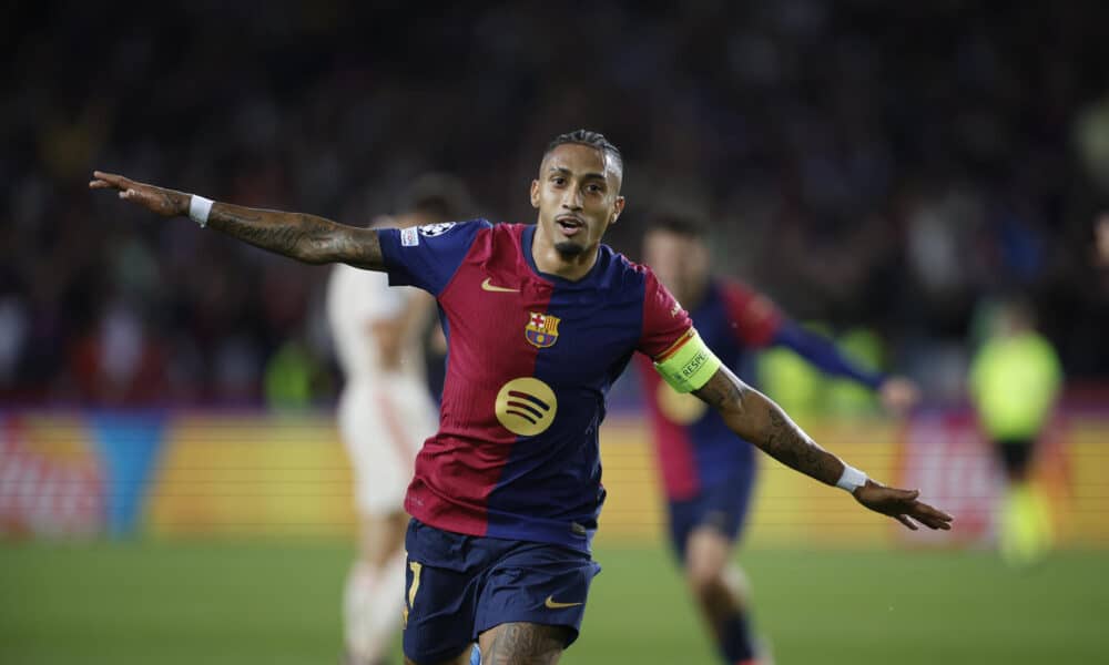 - El delantero del Barcelona Raphinha celebra tras marcar el tercer gol ante el Bayern. EFE/Alberto Estévez