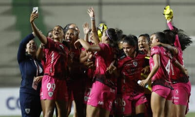 Las jugadoras de Independiente del Valle celebran su clasificación a la semifinal de la Copa Libertadores Femenina al vencer al Deportivo Cali. EFE/ Juan Pablo Pino