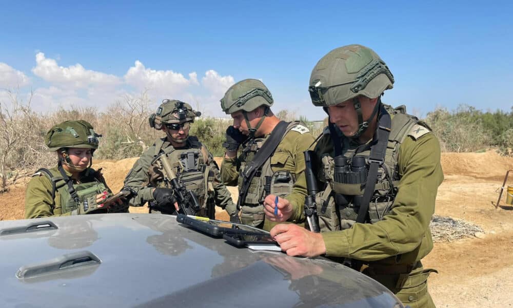 El Ejército israelí mató este viernes a "dos terroristas" que abrieron fuego contra los soldados tras infiltrarse desde Jordania en territorio israelí en la zona del sur del mar Muerto, informaron en un comunicado. En la imagen, militares israelíes durante el operativo. EFE/ Ejército Israelí ***SOLO USO EDITORIAL/SOLO DISPONIBLE PARA ILUSTRAR LA NOTICIA QUE ACOMPAÑA (CRÉDITO OBLIGATORIO)***