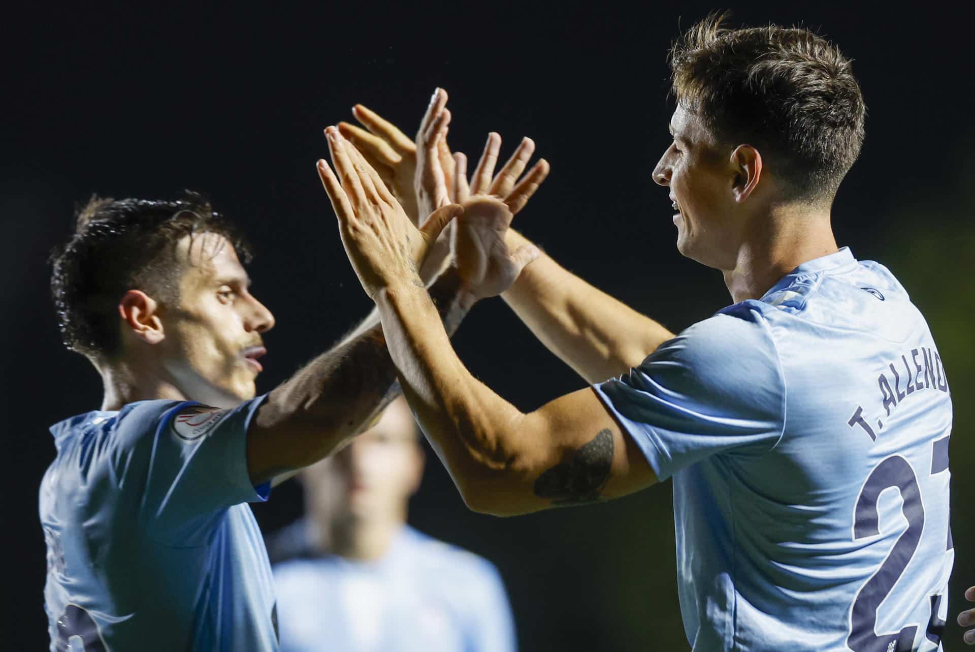 Tadeo Allende celebra el tercer gol del Celta. EFE/Jorge Zapata