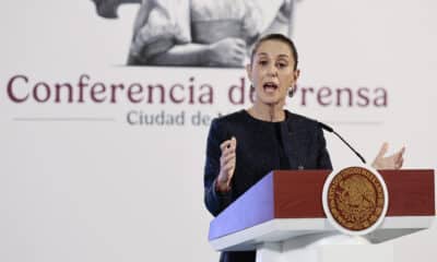 La presidenta de México, Claudia Sheinbaum, participa durante su conferencia de prensa matutina en Palacio Nacional en la Ciudad de México (México). EFE/ José Méndez