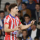 El delantero argentino del Atlético de Madrid Julián Álvarez celebra el gol marcado ante la Real Sociedad, durante el partido de Liga disputado entre Atlético de Madrid y Real Sociedad este domingo en el estadio de Anoeta. EFE/Javi Colmenero