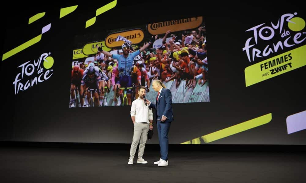 El ciclista británico Mark Cavendish asiste a la presentación del Tour de Francia 2025, en París. EFE/EPA/CHRISTOPHE PETIT TESSON