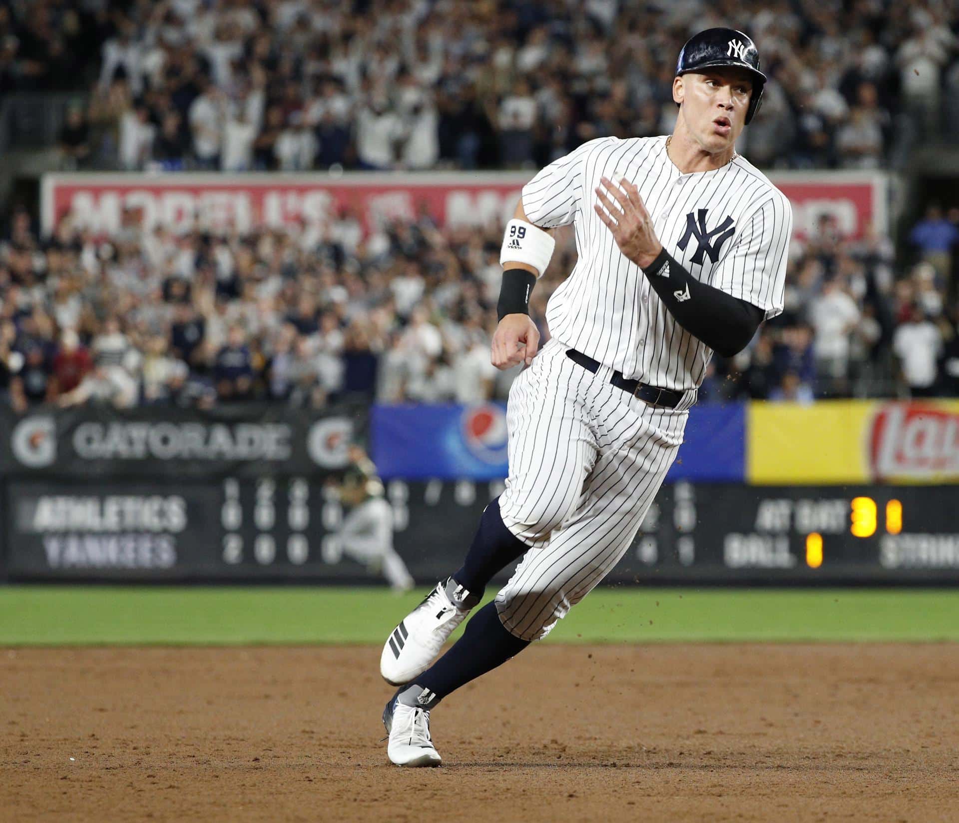 Fotografía de archivo del jugador de los Yankees de Nueva York, Aaron Judge. EFE/Justin Lane