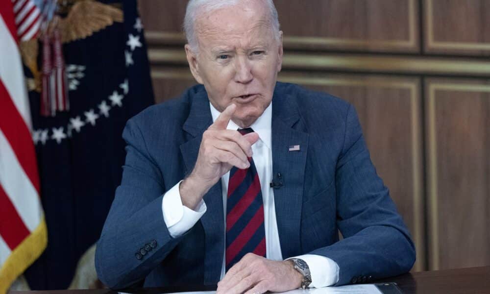 El presidente de los Estados Unidos, Joe Biden, participa en una reunión informativa sobre huracanes en el Auditorio South Court del Edificio de Oficinas Ejecutivas Eisenhower en el campus de la Casa Blanca en Washington, DC. EFE/RON SACHS