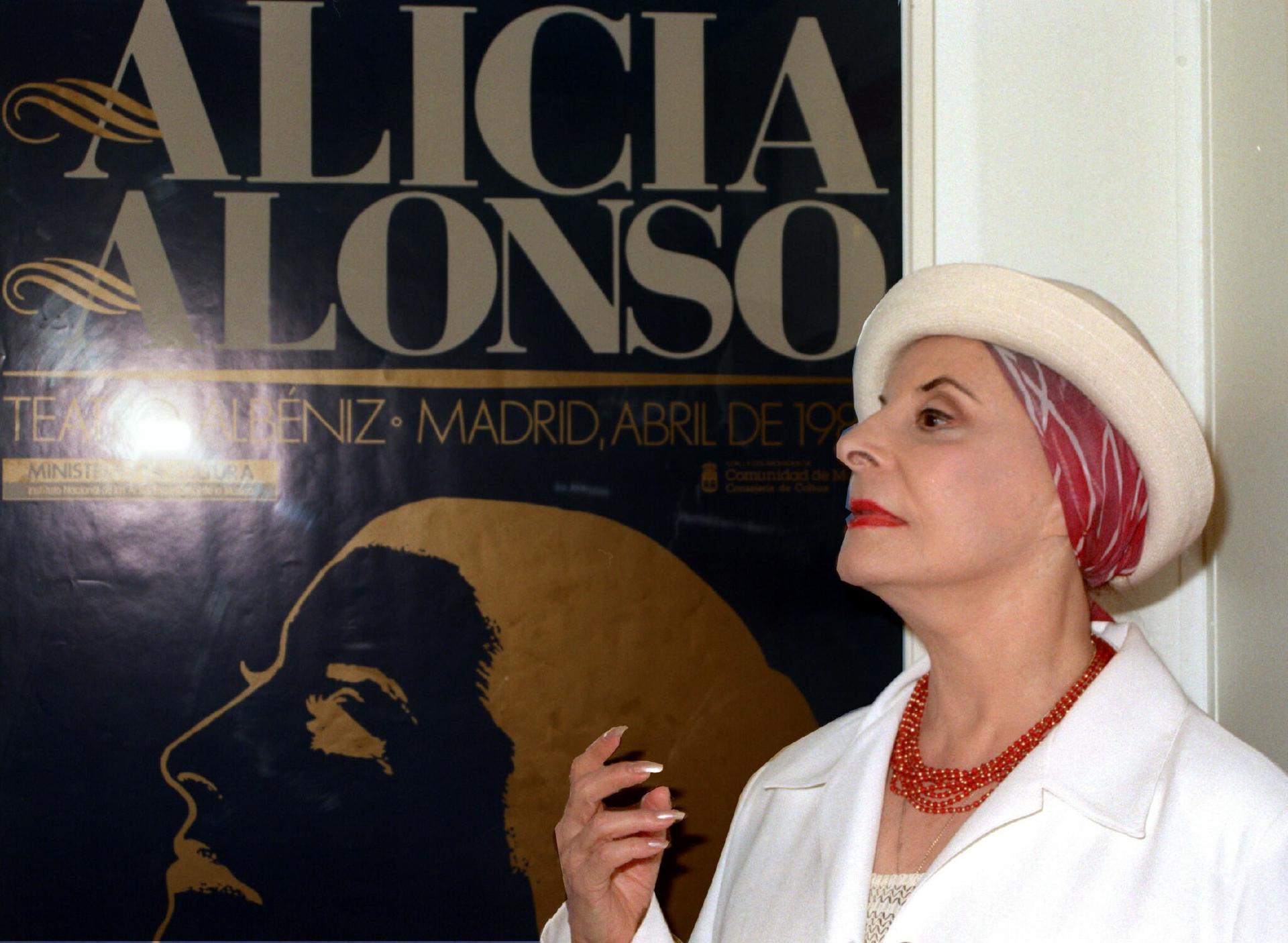 La coreógrafa y bailarina Alicia Alonso, presenta en Madrid su versión de la obra "Giselle" (1999). EFE/Sandra Ruiz del Árbol/Archivo