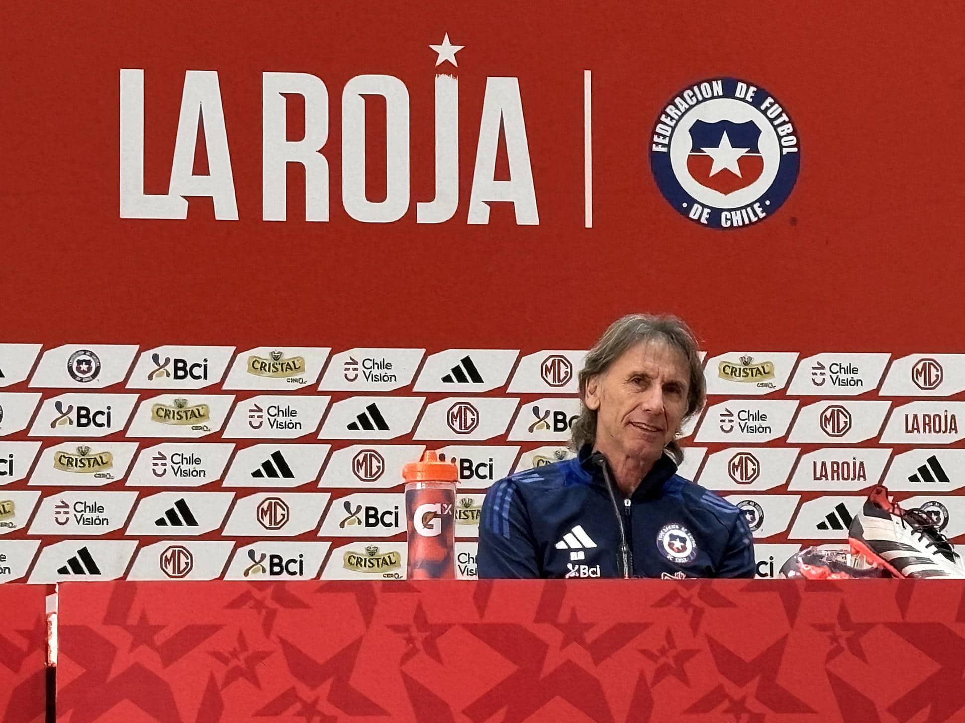 El entrenador argentino Ricardo Gareca dijo este miércoles que confía en poder terminar con éxito su misión al frente de la selección de Chile. EFE/ María José Rey