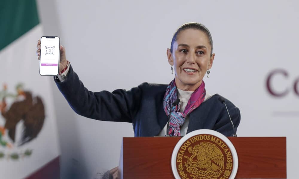 La presidente de México Claudia Sheinbaum, habla este miércoles durante una rueda en Palacio Nacional de la Ciudad de México (México). EFE/ Isaac Esquivel