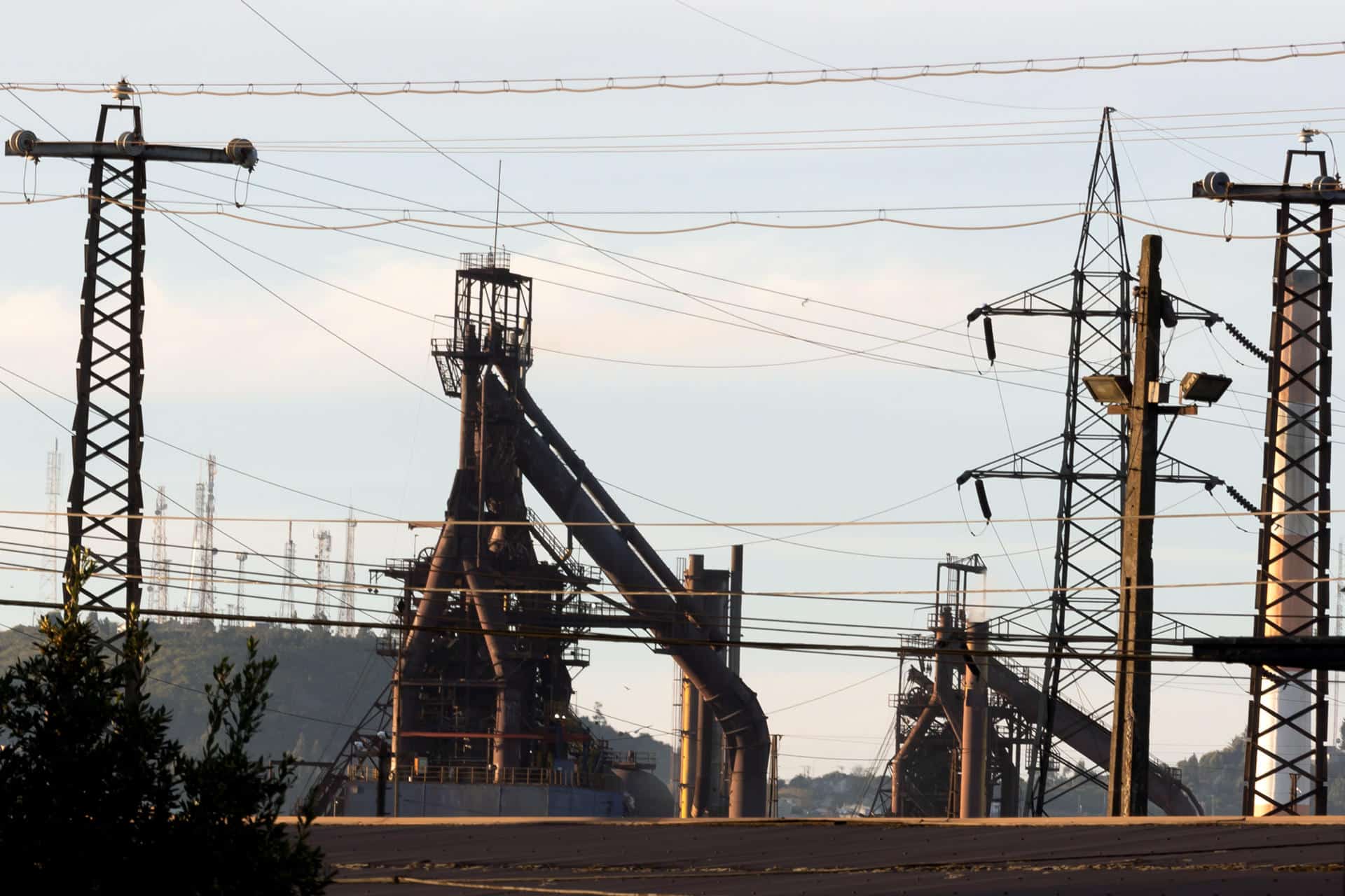 Fotografía del 7 de septiembre 2024 del interior de la empresa Siderúrgica Huachipato, en Talcahuano (Chile). EFE/ Esteban Paredes Drake