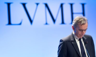 El presidente ejecutivo del grupo francés del lujo Louis Vuitton Moët Hennessy (LVMH), Bernard Arnault, en una foto de archivo (29/01/2019). EFE/ Ian Langsdon