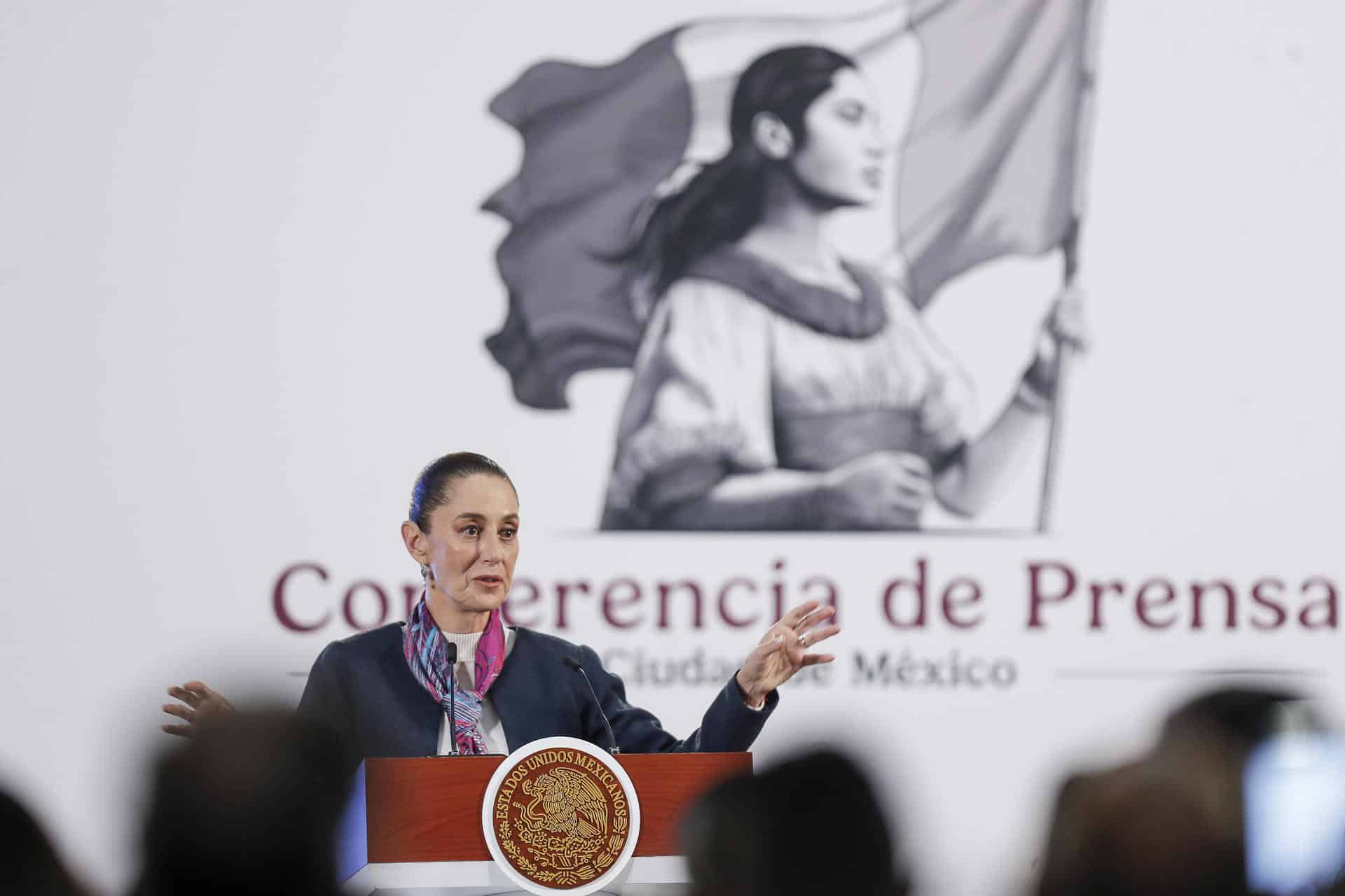 La presidente de México Claudia Sheinbaum, habla este miércoles durante una rueda en Palacio Nacional de la Ciudad de México (México). EFE/ Isaac Esquivel