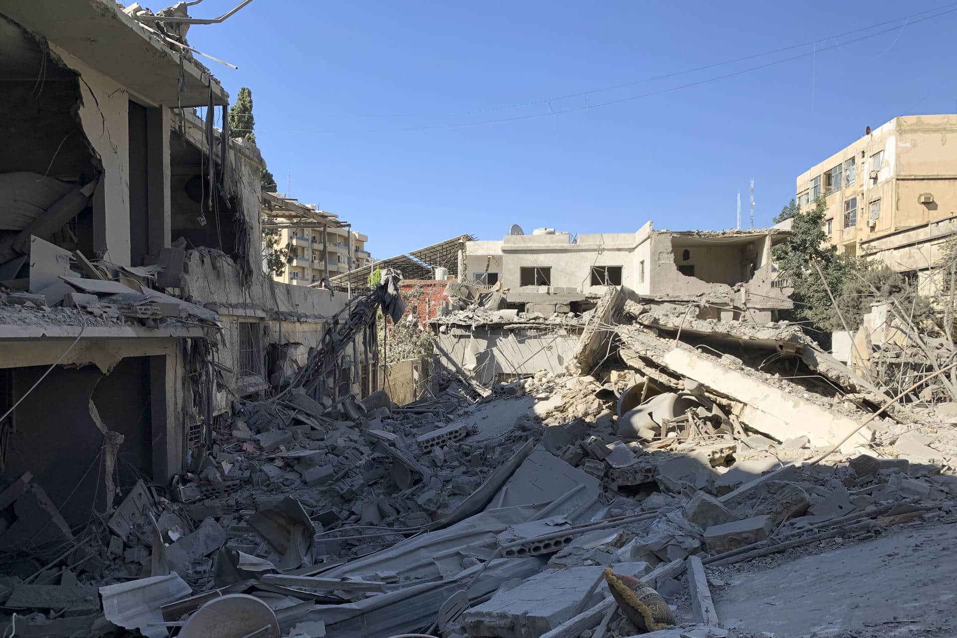 Foto de archivo de edificios derrumbados por bombardeos israelíes contra Tiro, en el sur del Líbano. EFE/ Noemí Jabois