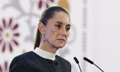 La presidenta de México, Claudia Sheinbaum, habla durante una rueda de prensa este jueves en el Palacio Nacional en la Ciudad de México (México). EFE/ Mario Guzmán