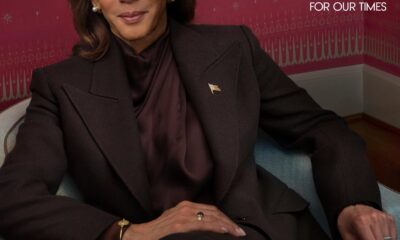 Fotografía divulgada por la revista Vogue donde se muestra la portada dedicada a la vicepresidenta Kamala Harris luciendo un traje de Gabriela Hearst y unos aretes de Tiffany posando el 7 de octubre de 2024 en su residencia oficial en Washington. EFE/Annie Leibovitz/Vogue /SOLO USO EDITORIAL /NO VENTAS /SOLO DISPONIBLE PARA ILUSTRAR LA NOTICIA QUE ACOMPAÑA /CRÉDITO OBLIGATORIO (CRÉDITO OBLIGATORIO: Annie Leibovitz/Vogue)