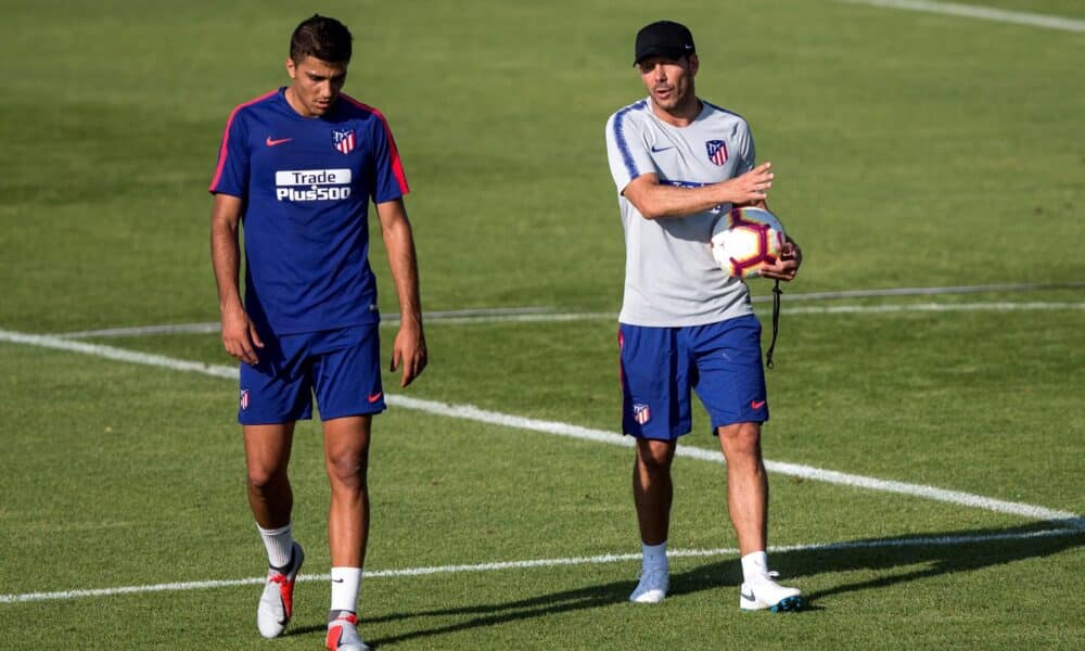 Rodrigo Hernández y Simeone, en una foto de archivo en un entrenamiento del Atlético de Madrid en julio de 2018. EFE / Rodrigo Jimenez