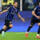 El jugador del Inter Milan Hakan Calhanoglu (I) celebra el 1-0 durante el partido de la segunda jornada de lae UEFA Champions League que han jugado FC Inter y FK Estrella Roja, en Milan, Italia. EFE/EPA/MATTEO BAZZI