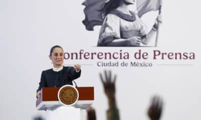 La presidenta de México, Claudia Sheinbaum, habla durante una rueda de prensa este jueves en el Palacio Nacional en la Ciudad de México (México). EFE/ Mario Guzmán