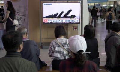 Personas ven las noticias en una estación en Seúl, Corea del Sur, el 14 de octubre de 2024. EFE/EPA/JEON HEON-KYUN