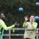 Mikel Oyarzaba(d) y Sheraldo Becker(i) calientan durante el entrenamiento que la Real Sociedad ha celebrado este miércoles en San Sebastián. EFE/Javi Colmenero