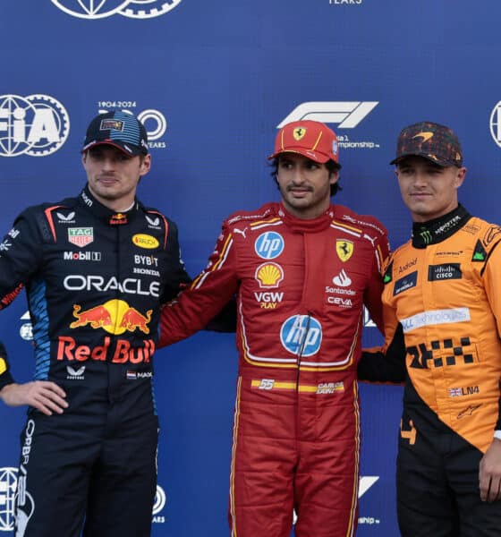 Los pilotos Max Verstappen (i) de Red Bull Racing, Carlos Sainz (c) de Ferrari y Lando Norris de McLaren, tras la calificación del Gran Premio de Fórmula 1, en el autódromo Hermanos Rodriguez de la Ciudad de México (México). EFE/José Méndez