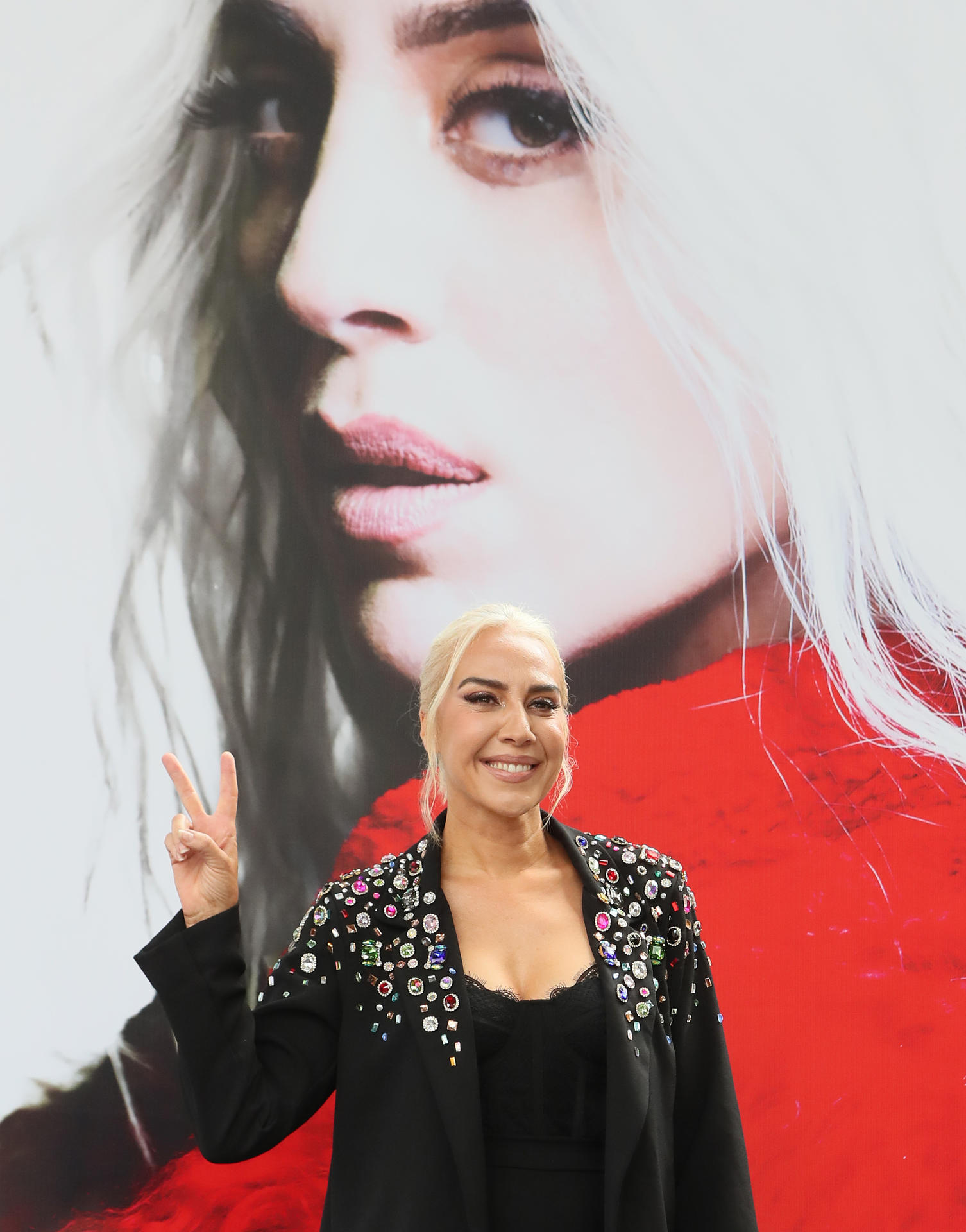 La cantante española Mónica Naranjo, posa este miércoles al termino de una prensa en el Auditorio Nacional, en la Ciudad de México (México). EFE/ Mario Guzmán