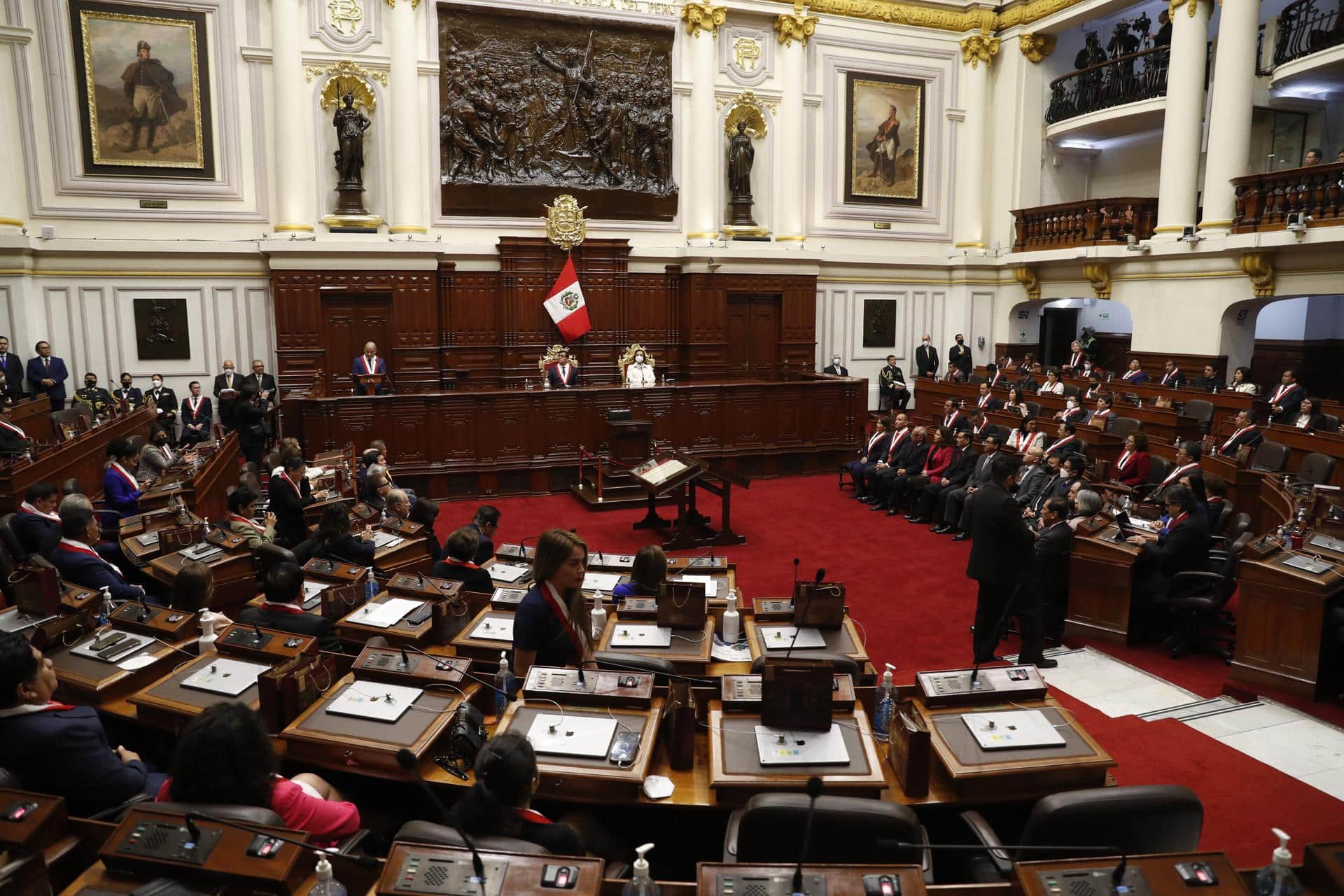 Fotografía de archivo que muestra una vista general del pleno del Congreso peruano, en Lima (Perú). EFE/ Paolo Aguilar