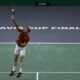 El tenista Pedro Martínez sirve ante el australiano Alexei Popyrin durante un partido de la manga por la primera plaza del Grupo B de la Fase Final de la Copa Davis que se disputó en Valencia. EFE/ Biel Aliño