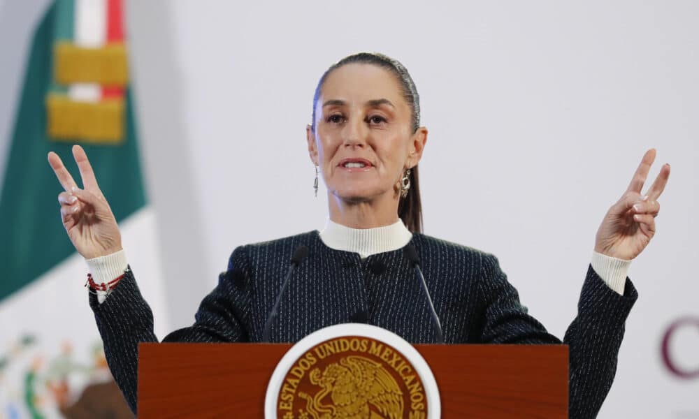 La presidenta de México, Claudia Sheinbaum, habla durante una rueda de prensa este jueves en el Palacio Nacional en la Ciudad de México (México). EFE/ Mario Guzmán