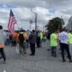 Estibadores protestan este martes en un muelle de Port Elizabeth, en Nueva Jersey (Estados Unidos). EFE/ Alicia Sánchez