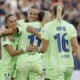 La defensa del Barcelona Irene Paredes (2-i) celebra con sus compañeras tras marcar el 1-4, durante el partido de la séptima jornada de LaLiga F que Levante y Barcelona disputan este domingo en el estadio Ciutat de València. EFE/Ana Escobar