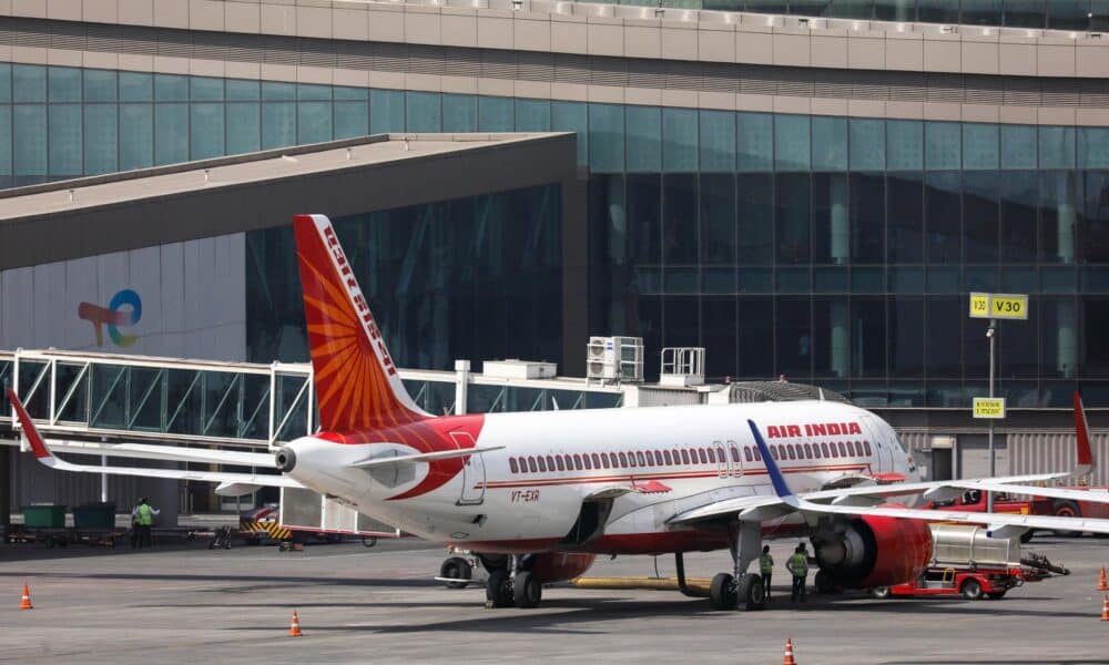 Imagen de archivo de un avión de la aerolínea Air India. EFE/EPA/Divyakant Solanki