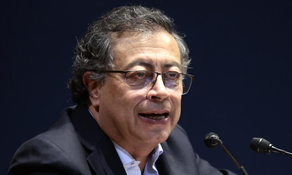 Fotografía del presidente de Colombia, Gustavo Petro, durante una conferencia en el Antiguo Palacio de Medicina de la Universidad Nacional Autónoma de México (UNAM), en Ciudad de México (México). EFE/ José Méndez