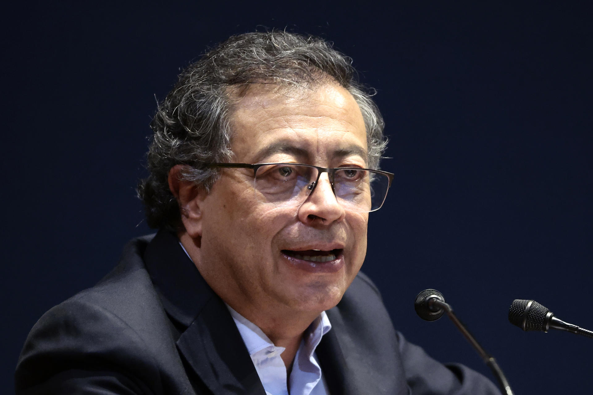 Fotografía del presidente de Colombia, Gustavo Petro, durante una conferencia en el Antiguo Palacio de Medicina de la Universidad Nacional Autónoma de México (UNAM), en Ciudad de México (México). EFE/ José Méndez