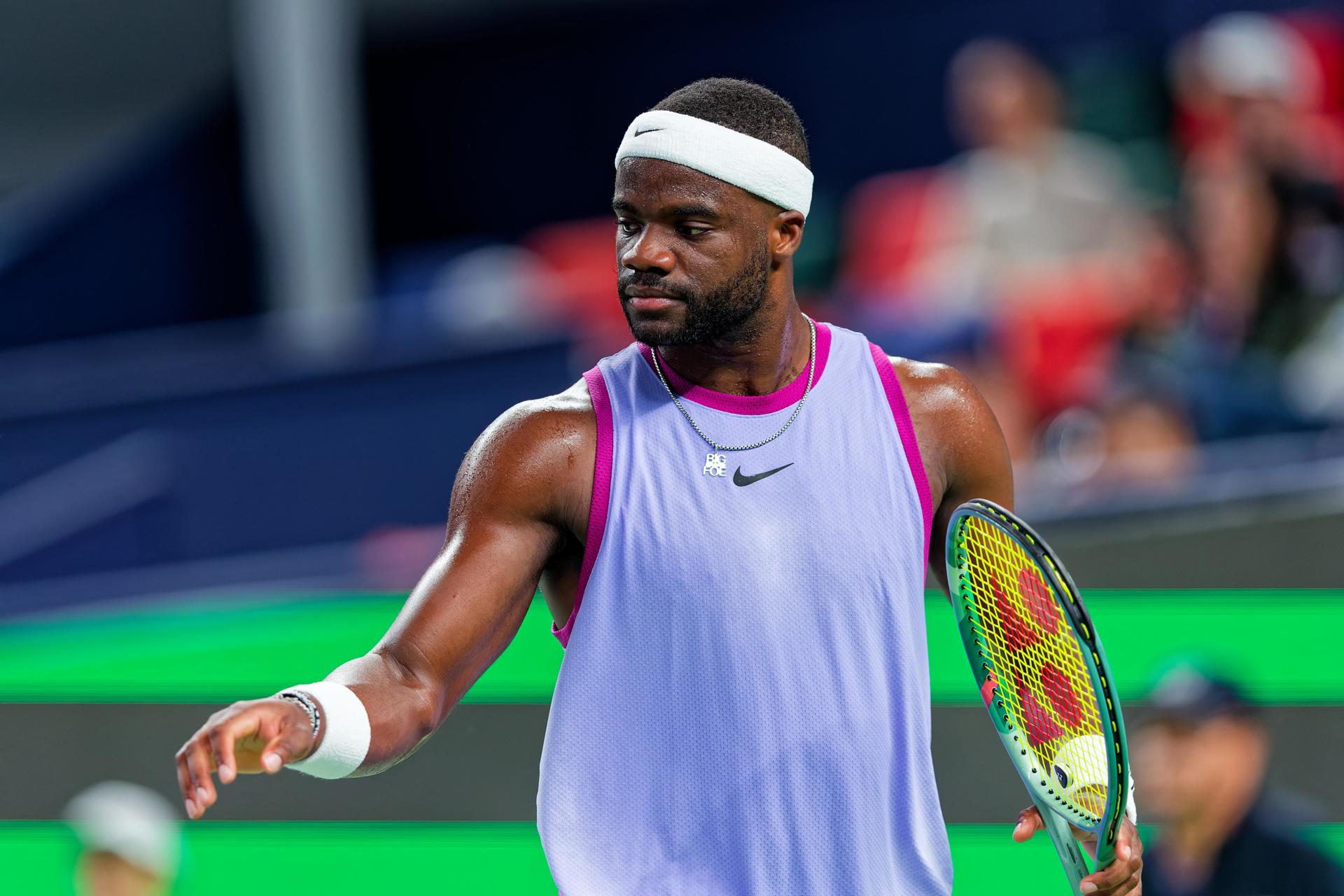 El jugador Frances Tiafoe durante un partido en el Masters de Shanghái. EFE/EPA/ALEX PLAVEVSKI