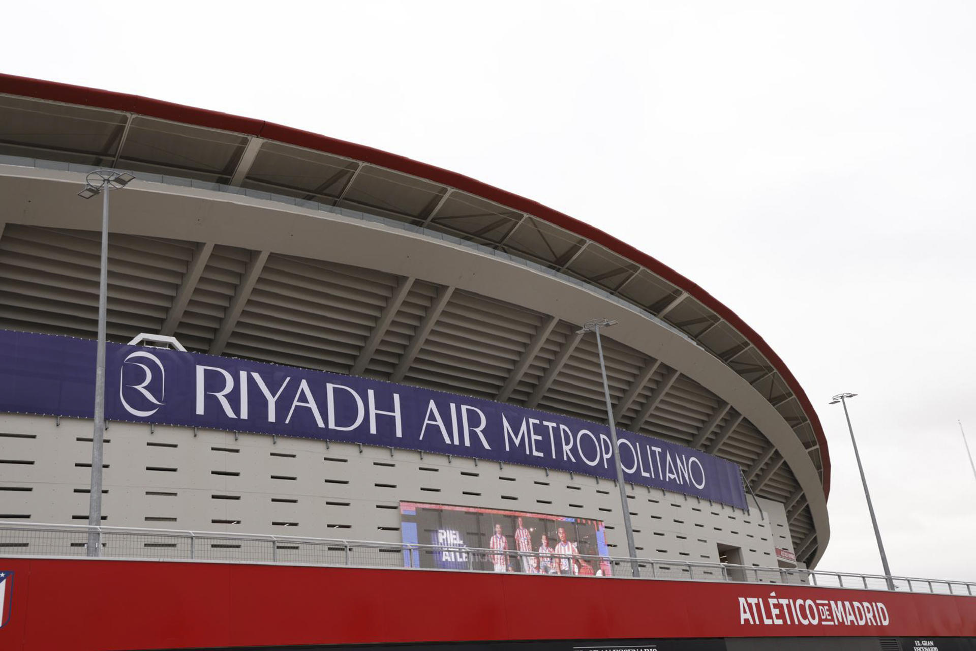 Vista del exterior del estadio Riyadh Air Metropolitano.-EFE/ Blanca Millez