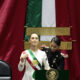 La presidenta de México Claudia Sheinbaum, recibe la banda presidencial en la Cámara de Diputados este martes en la Ciudad de México (México). EFE/José Méndez