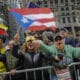 Asistentes ondean banderas de distintos países durante el Desfile de la Hispanidad en Nueva York (Estados Unidos). Archivo. EFE/Eduardo Muñoz Álvarez