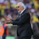 El seleccionador de Perú Jorge Fossati dirige en un partido de las eliminatorias sudamericanas para el Mundial de 2026, en una imagen de archivo. EFE/ José Jácome