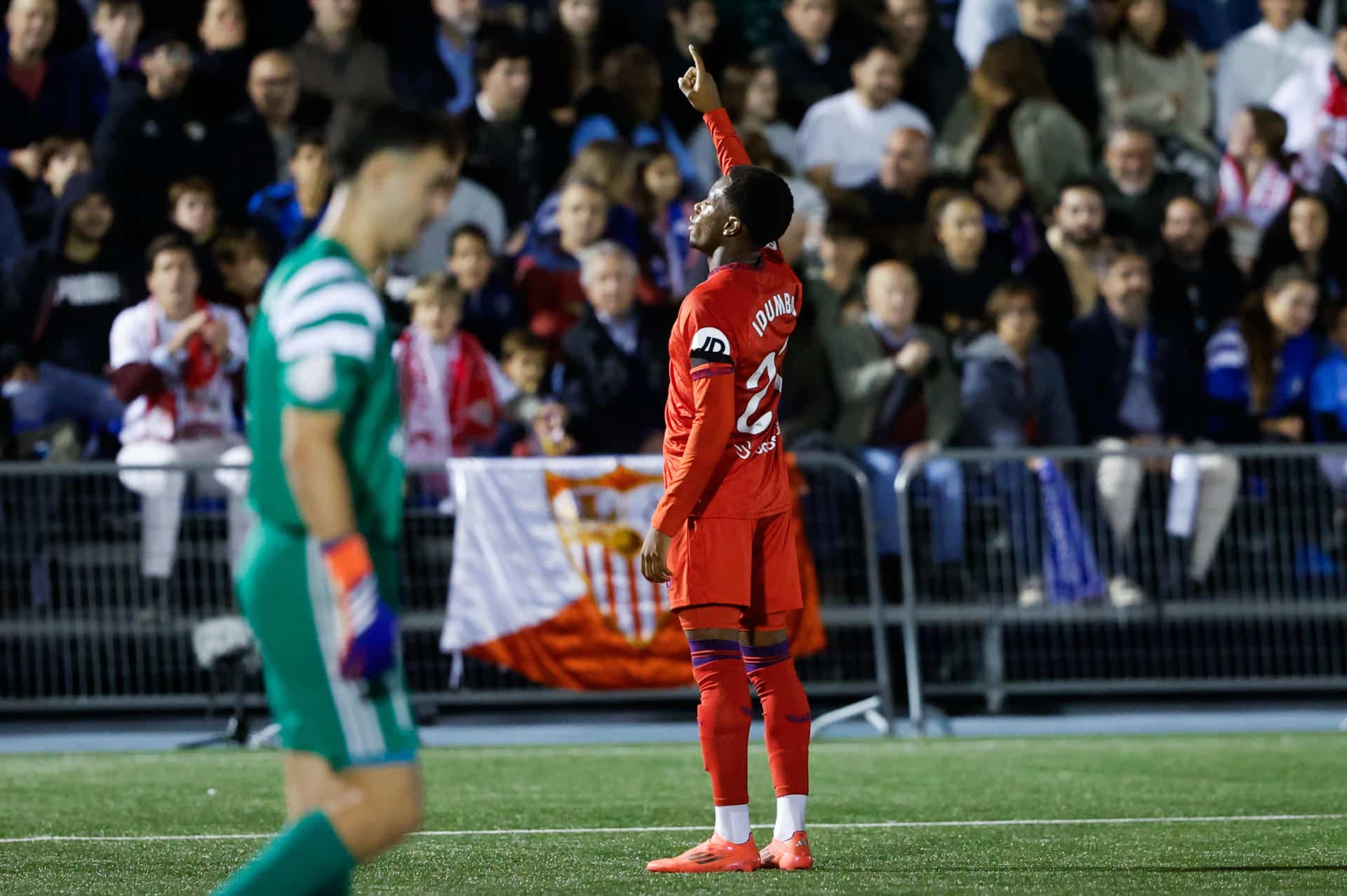 Stanis Idumbo celebra el 0-1. EFE/ Mariscal