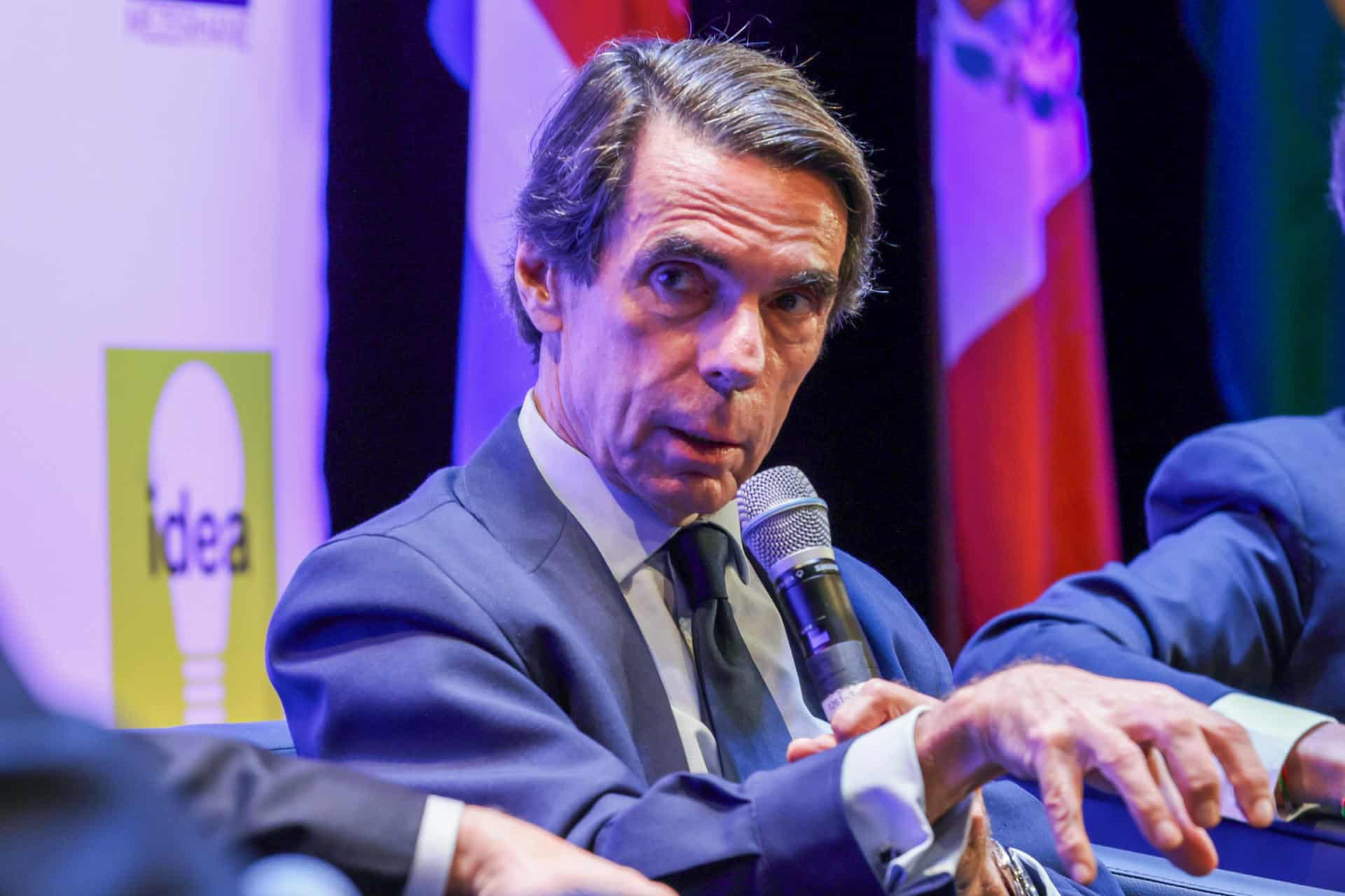 El exjefe de Gobierno español, José María Aznar, habla durante el IX Diálogo Presidencial sobre el tema 'Democracia de ciudadanos y migraciones' este jueves en Wolfson del Miami Dade College (MDC) en Miami (Estados Unidos). EFE/ Giorgio Viera