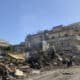 Vista de edificios bombardeados por Israel ayer lunes en Tiro, sur del Líbano, vistos hoy 29 de octubre. Según la Agencia Nacional de Noticias libanesa (ANN), cazas israelíes bombardearon ayer lunes un edificio residencial ubicado en el este de la localidad de Tiro, sin aportar más detalles. Precisamente, esta madrugada al menos cinco personas murieron y otras diez resultaron heridas en otro bombardeo israelí contra Tiro, según el Ministerio de Salud Pública libanés.El pasado 23 de octubre Israel ya ordenó, al igual que hoy, evacuar gran parte de la ciudad de Tiro, concentrándose en áreas donde, según un portavoz castrense, operaban los milicianos de Hizbulá.-EFE/ Noemí Jabois