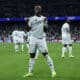 El delantero del Real Madrid Vinicius Jr. celebra su tercer gol, quinto del equipo blanco, durante el encuentro correspondiente a la fase regular de la Liga de Campeones entre Real Madrid y Borussia Dortmund en el estadio Santiago Bernabéu, en Madrid, en una foto de archivo. EFE/Kiko Huesca