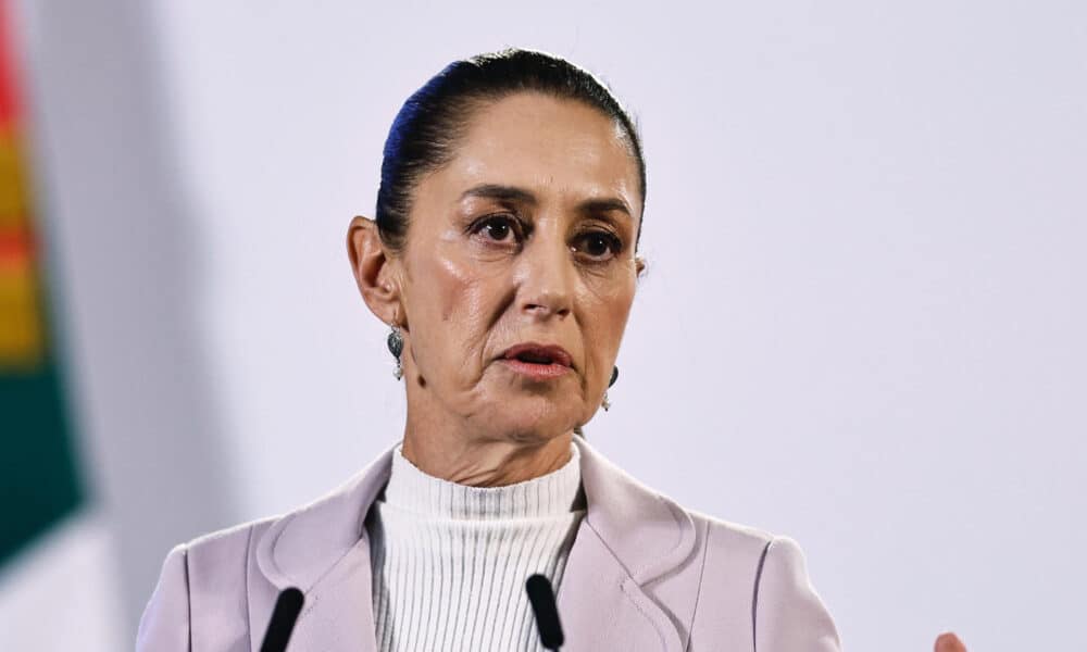 La presidenta de México Claudia Sheinbaum, habla este viernes durante su conferencia de prensa matutina en Palacio Nacional de la Ciudad de México (México). EFE/ Sáshenka Gutiérrez