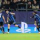 El jugador del Atalanta Ademola Lookman (d) celebra el 0-2 durante el partido de la UEFA Champions League que han jugado Shakhtar Donetsk yAtalanta en Gelsenkirchen, Alemania. EFE/EPA/CHRISTOPHER NEUNDORF